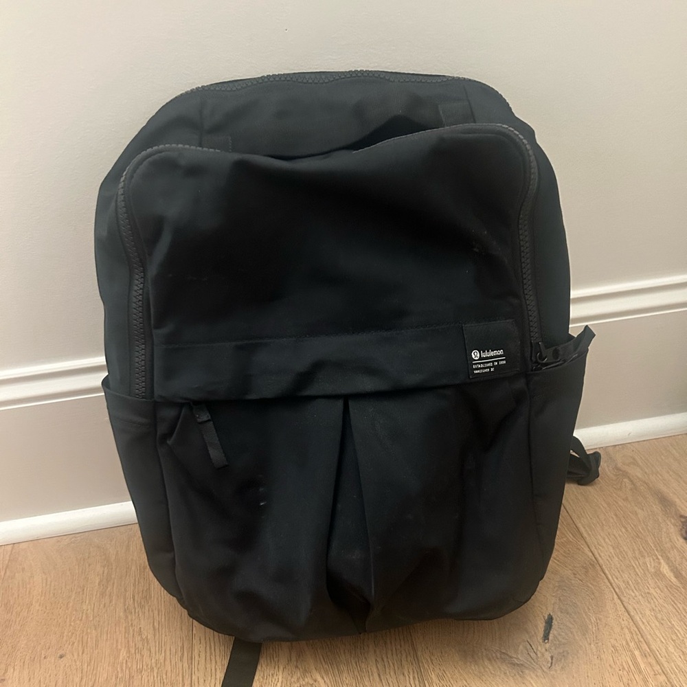 COPY - LULULEMON BACKPACK. GOOD CONDITION, used.